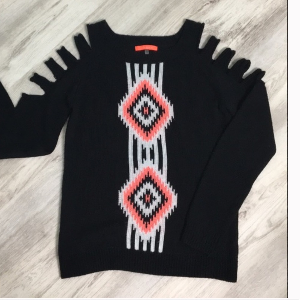 Lulumari comfy sweater with cutout arms!